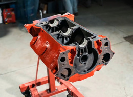 翻新的福特Flathead V8引擎延时摄影